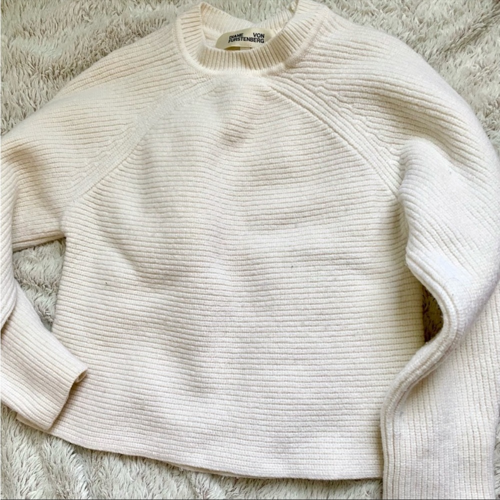 Diane Von Furstenberg Sweater💫